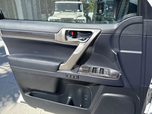 Used 2021 Lexus GX 460 Luxury w/ Sport Design Package AWD/4WD image 15