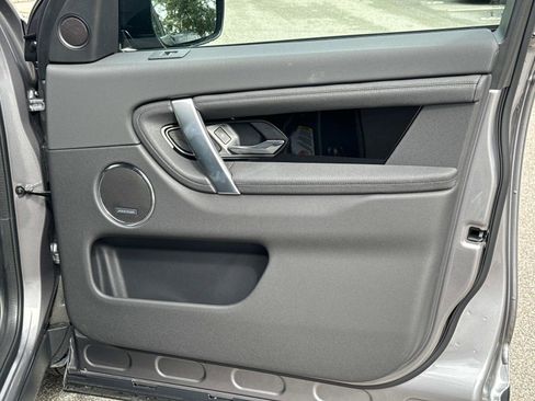 Used 2025 Land Rover Discovery Sport S image 9