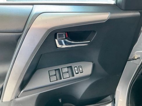 Used 2018 Toyota RAV4 XLE AWD/4WD image 5
