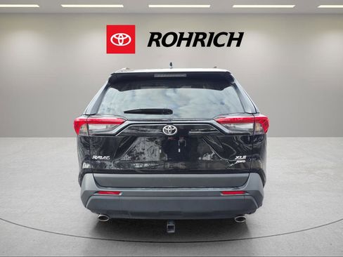 Used 2023 Toyota RAV4 XLE Premium image 6