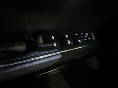 Used 2024 GMC Sierra 1500 SLT image 16