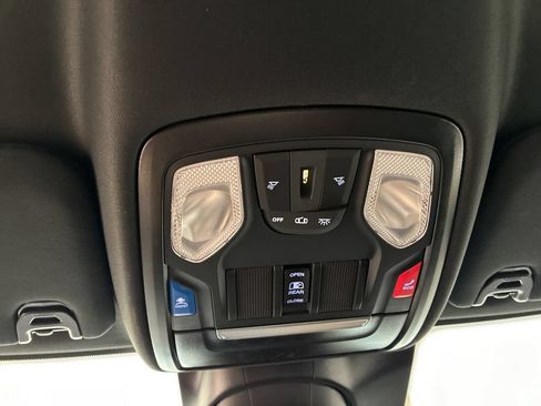 Used 2025 RAM 2500 Big Horn AWD/4WD image 30