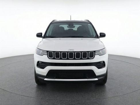 Used 2025 Jeep Compass Limited AWD/4WD image 2