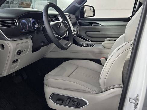 New 2025 Jeep Wagoneer L Series II image 8