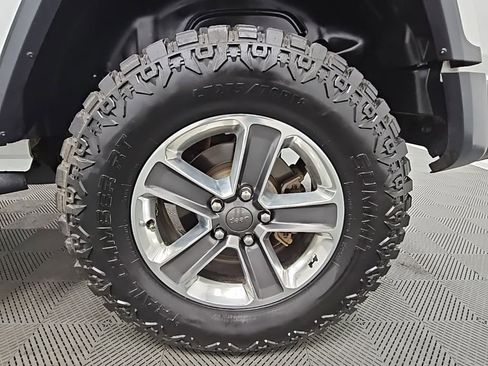 Used 2021 Jeep Wrangler Unlimited Sahara image 40