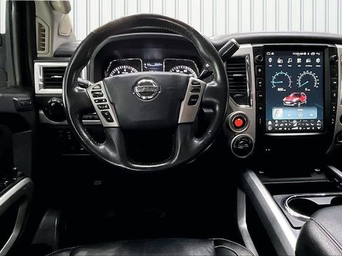 Used 2018 Nissan Titan PRO-4X w/ Pro-4x Convenience Package AWD/4WD image 9