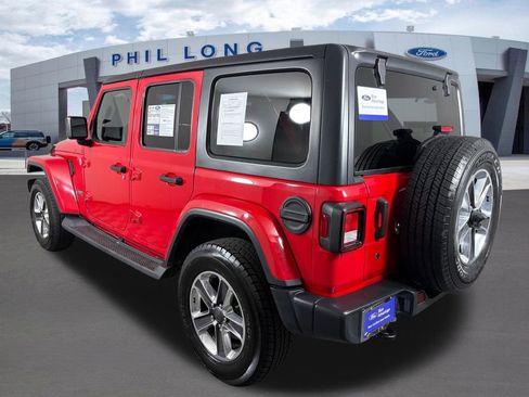 Used 2019 Jeep Wrangler Unlimited Sahara AWD/4WD image 3