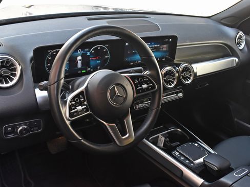 Used 2022 Mercedes-Benz EQB 350 4MATIC image 18