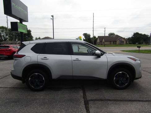 Used 2024 Nissan Rogue SV w/ SV Premium Package AWD/4WD image 10