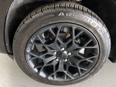 Used 2023 Jeep Grand Cherokee Summit image 5