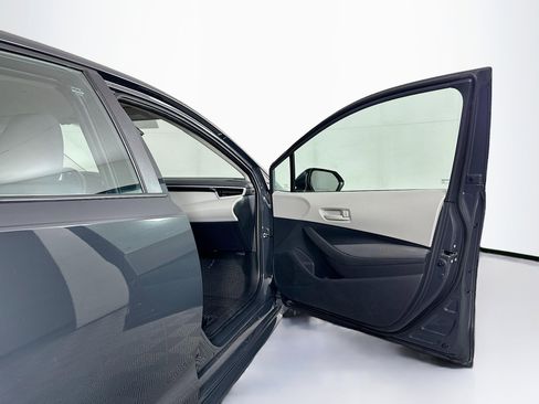 Used 2025 Toyota Corolla LE image 29