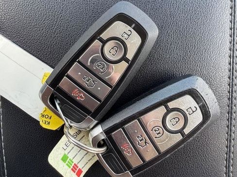 Used 2018 Ford Edge Titanium w/ Equipment Group 302A FWD image 31