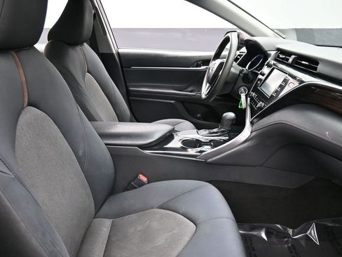Used 2018 Toyota Camry LE image 18
