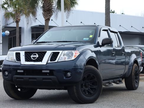 Used 2020 Nissan Frontier SV image 1