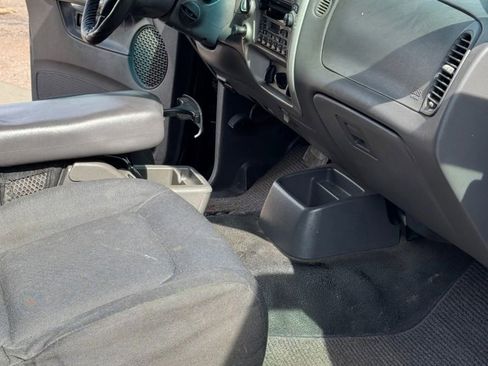 Used 2001 Ford Explorer Sport Trac 4x4 image 10