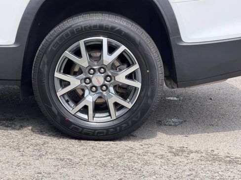 Used 2023 GMC Acadia SLT AWD/4WD image 11