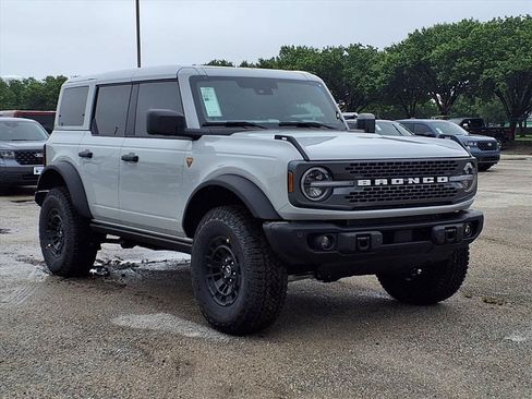 New 2026 Ford Bronco Badlands AWD/4WD image 3