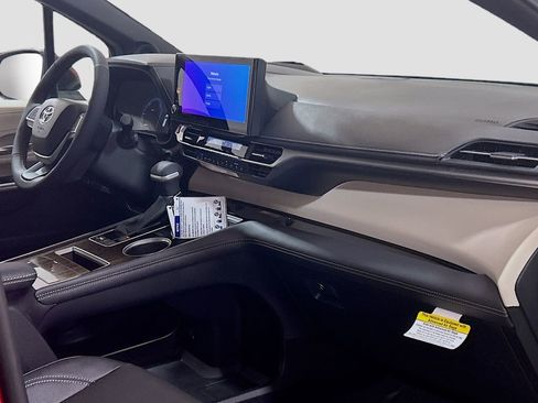 New 2026 Toyota Sienna Platinum image 29