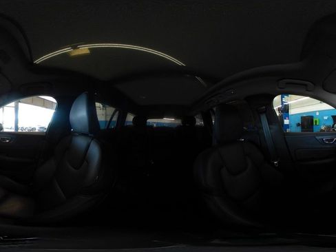 Used 2025 Volvo V60 B5 Cross Country Plus image 42