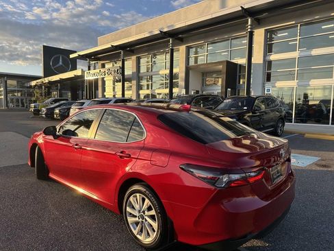 Used 2023 Toyota Camry LE image 5