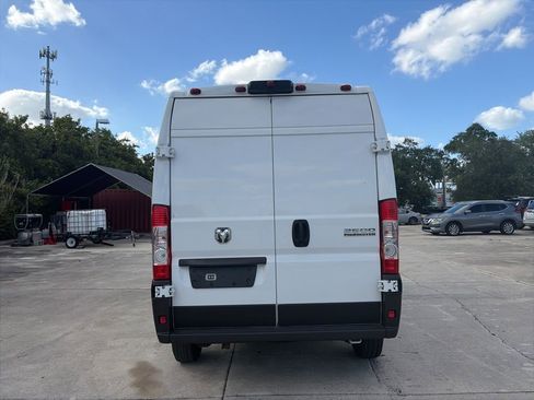 Used 2024 RAM ProMaster 2500 w/ Convenience Group image 4
