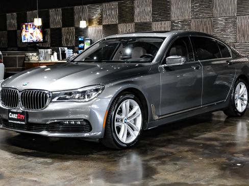 Used 2018 BMW 750i xDrive AWD/4WD image 9