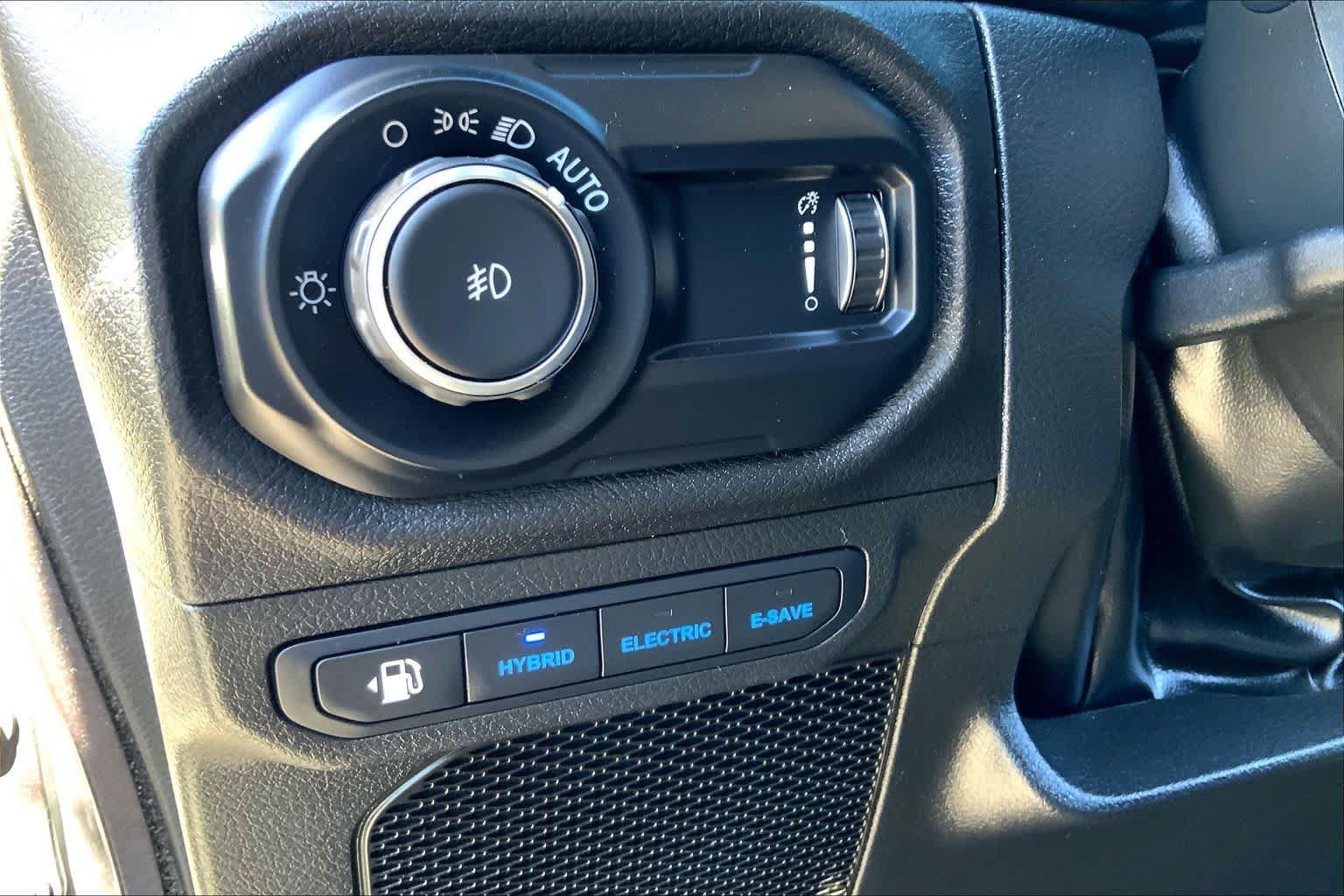 Used 2024 Jeep Wrangler Unlimited w/ Convenience Group AWD/4WD image 35