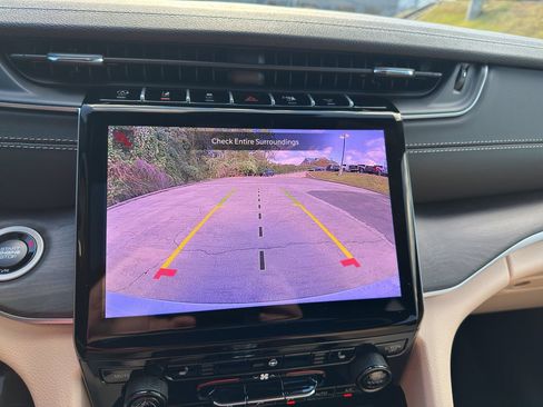 New 2025 Jeep Grand Cherokee Limited w/ Black Appearance Package image 17