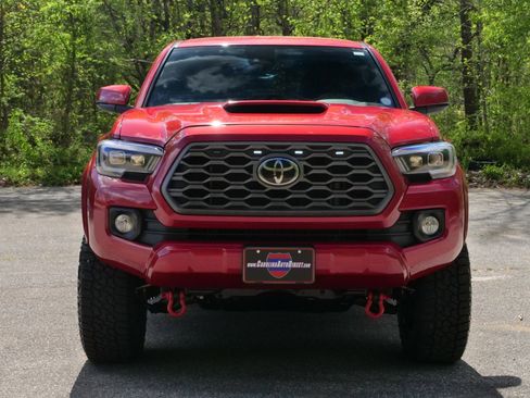 Used 2023 Toyota Tacoma TRD Sport AWD/4WD image 5