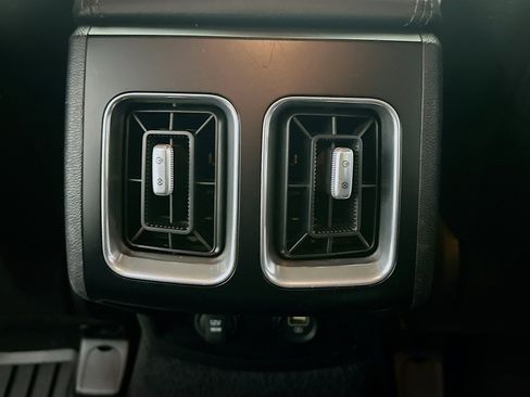 Used 2023 Kia Sorento S image 28