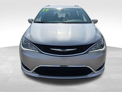 Used 2020 Chrysler Pacifica Limited FWD image 2