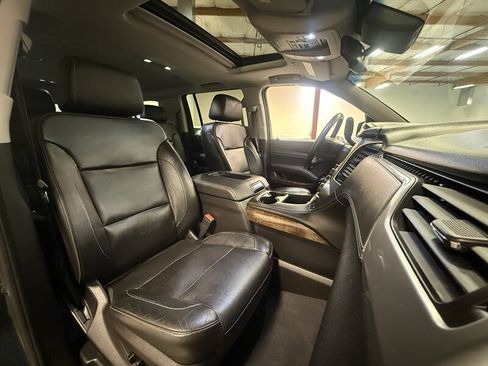 Used 2019 Chevrolet Suburban LT w/ Luxury Package AWD/4WD image 16