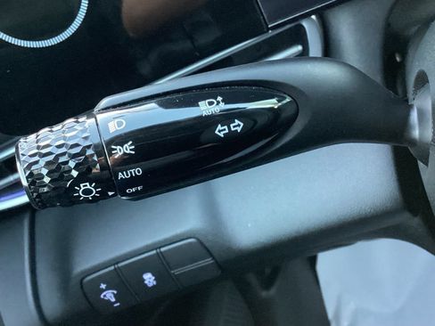 Used 2025 Hyundai Elantra SEL FWD image 25
