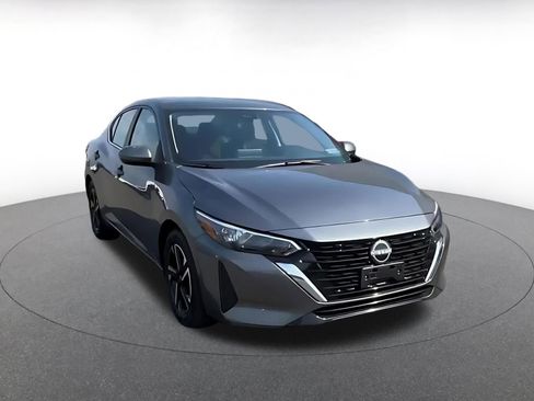Used 2025 Nissan Sentra SV image 3