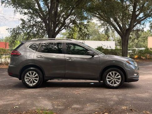 Used 2019 Nissan Rogue S w/ Special Edition Package FWD image 4