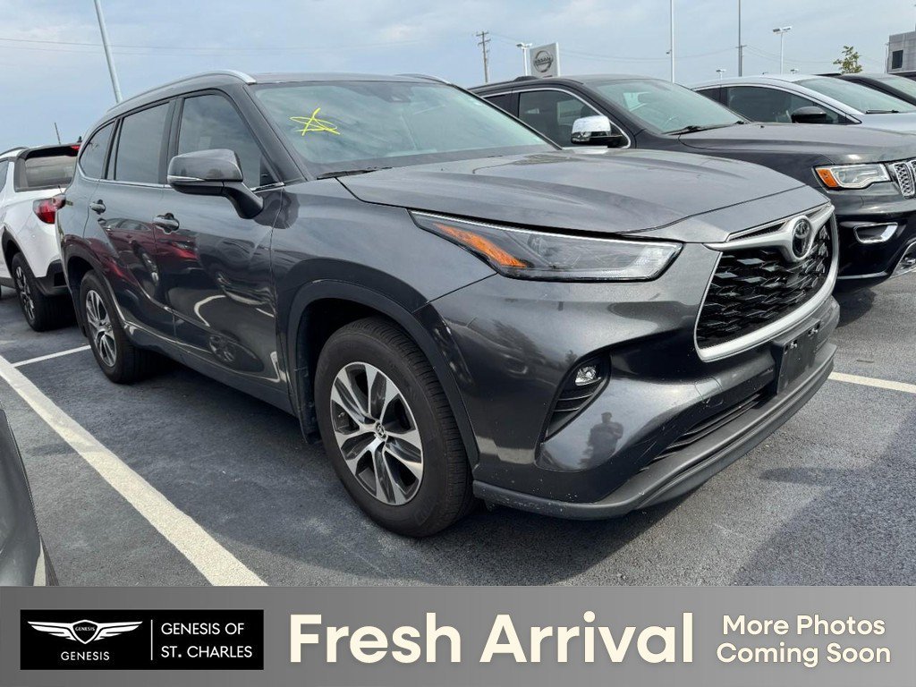 Used 2023 Toyota Highlander XLE AWD/4WD image 1