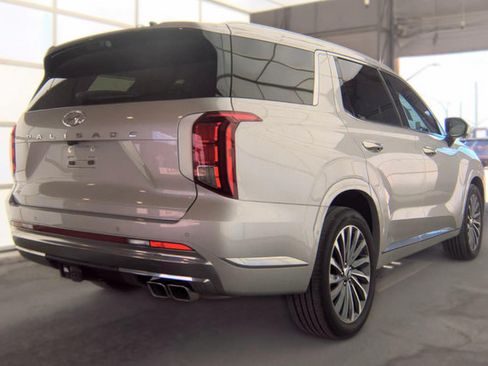 Used 2024 Hyundai Palisade Calligraphy FWD image 3
