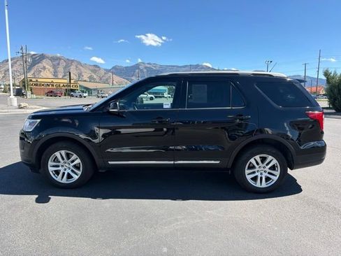 Used 2018 Ford Explorer XLT w/ Equipment Group 202A AWD/4WD image 5