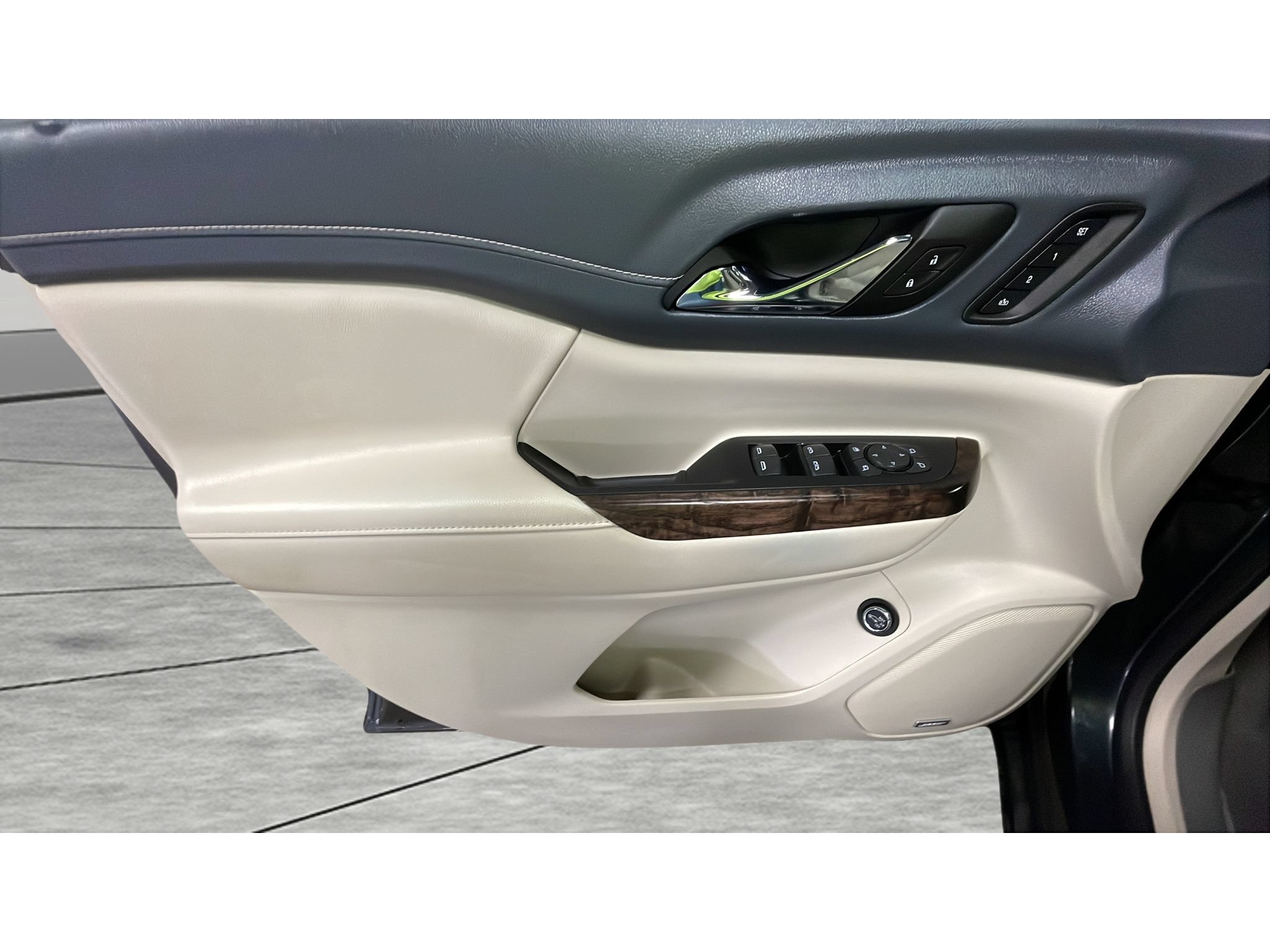 Used 2023 GMC Acadia Denali AWD/4WD image 11