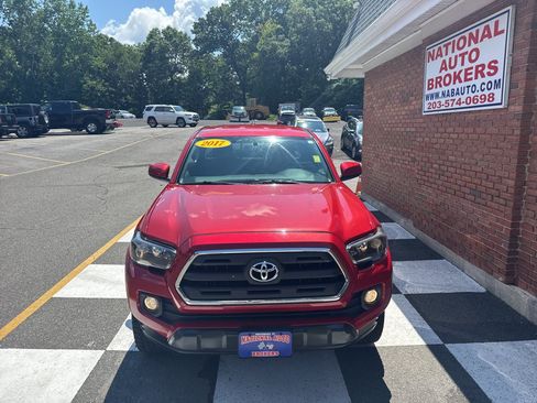 Used 2017 Toyota Tacoma SR5 w/ Tow Package AWD/4WD image 6