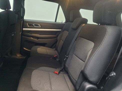 Used 2017 Ford Explorer XLT FWD image 18