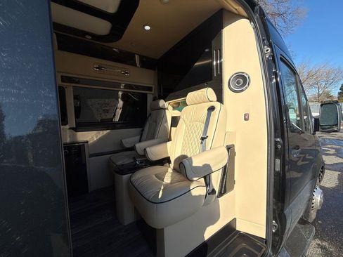 Used 2023 Mercedes-Benz Sprinter 3500 image 18