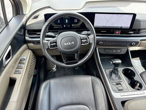 Used 2025 Kia Carnival FWD image 22