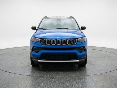 Used 2025 Jeep Compass Limited AWD/4WD image 2