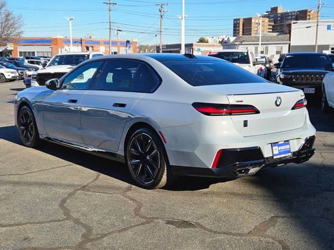 Used 2023 BMW 760i xDrive image 3