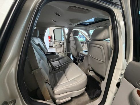 Used 2011 GMC Yukon SLT w/ SLT-2 Equipment Package AWD/4WD image 23