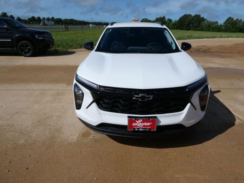 New 2026 Chevrolet Trax LT w/ Midnight Edition FWD image 8
