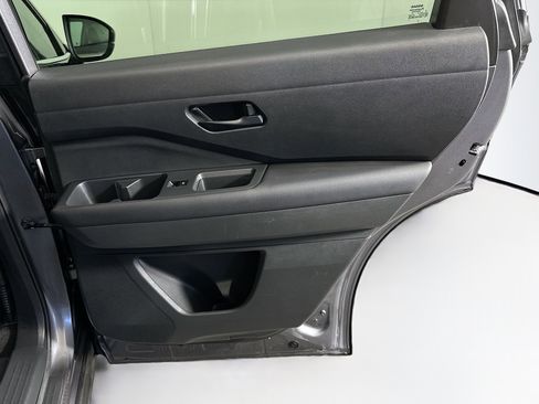 Used 2025 Nissan Pathfinder SV image 31