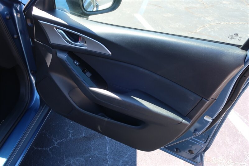 Used 2018 MAZDA MAZDA3 Sport FWD image 26