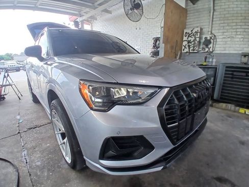 Used 2020 Audi Q3 2.0T Premium w/ Convenience Package AWD/4WD image 2